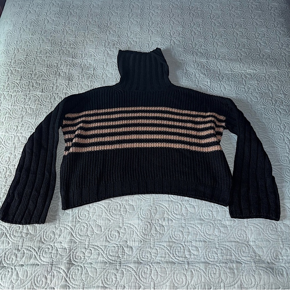 SO Crop Top Sweater